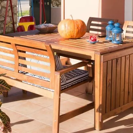 Seaside Family House * نِكيانا